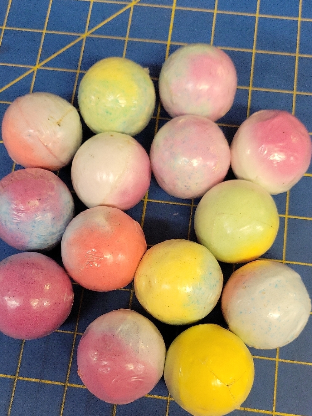 Bath Fizz Balls - Assorted Colors Lot of 14 New